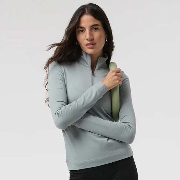 NEW Vuori Halo Essential Half ZipDreamKnit Pullover
Chalk Blue Heather - Picture 2 of 9